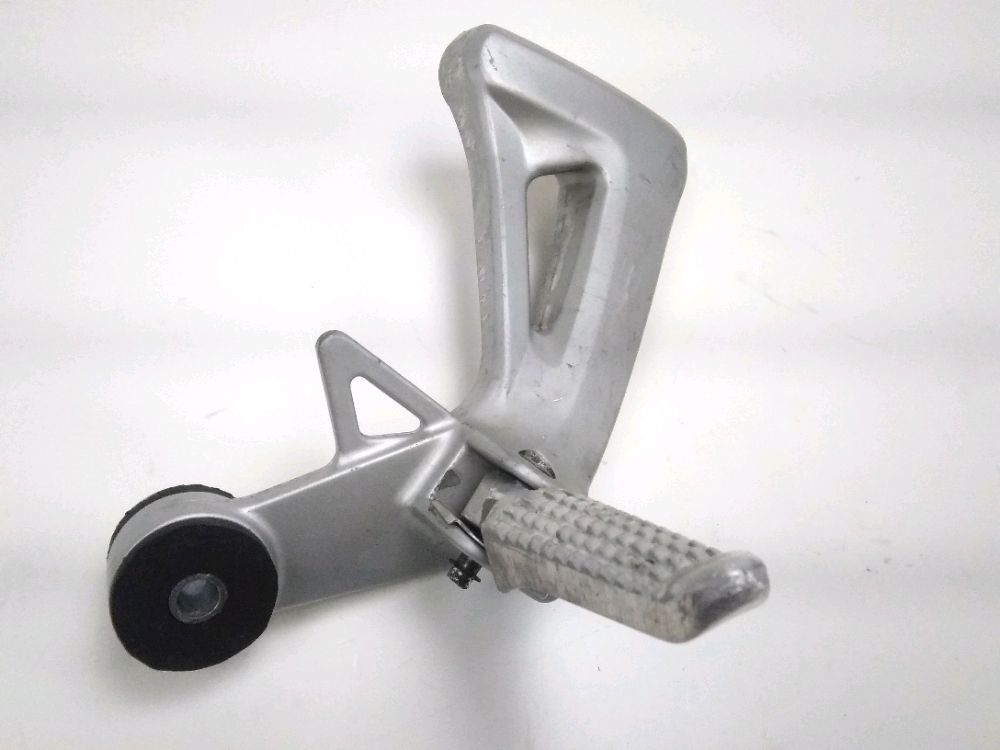 PLATINE ET REPOSE PIEDS ARRIERE DROIT