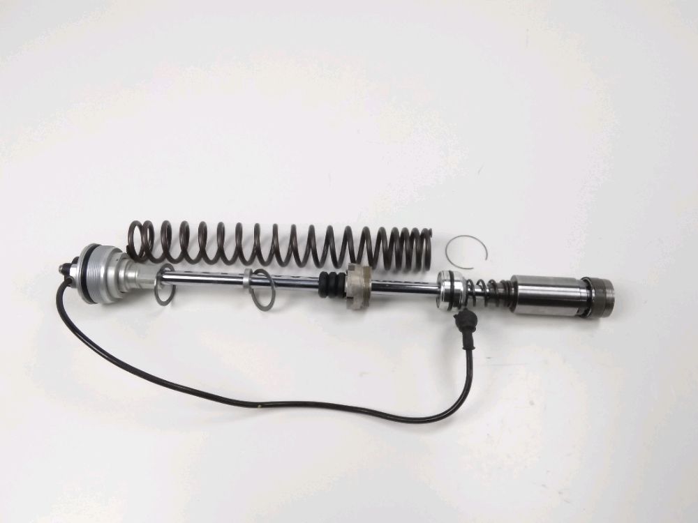 Tube de fourche gauche