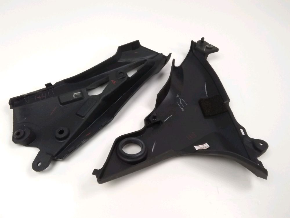 CACHE LATERAL GAUCHE