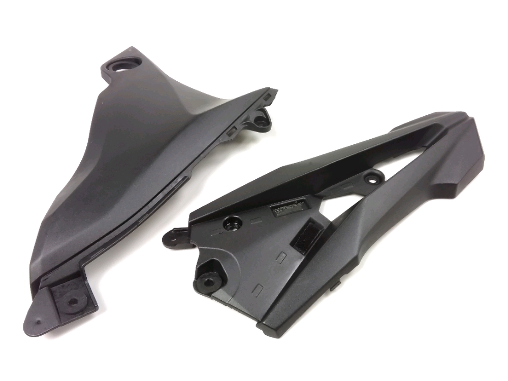 CACHE LATERAL GAUCHE