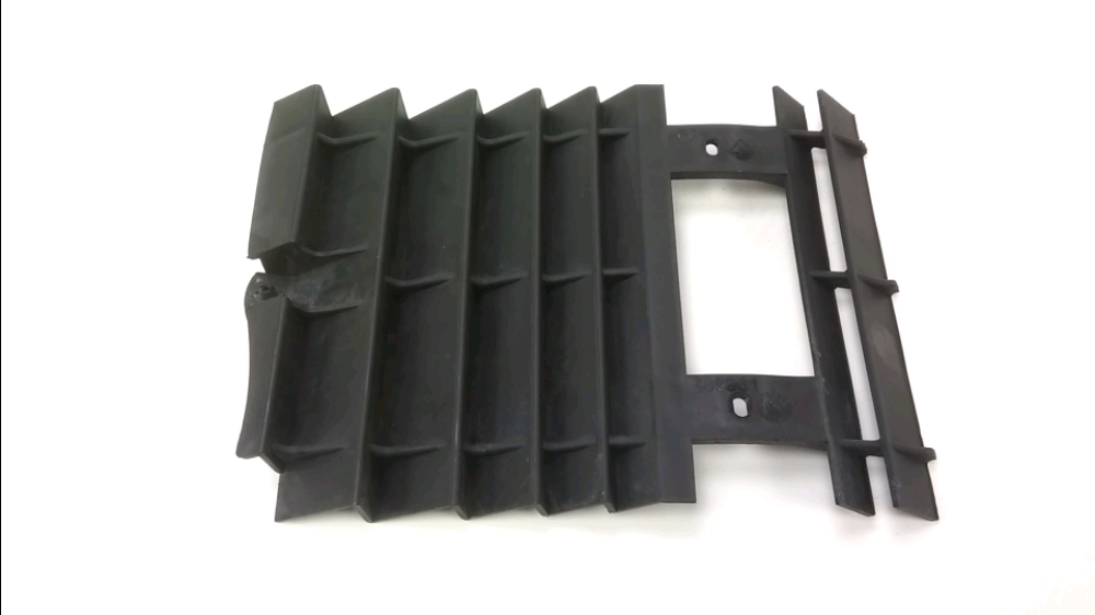 GRILLE DE RADIATEUR
