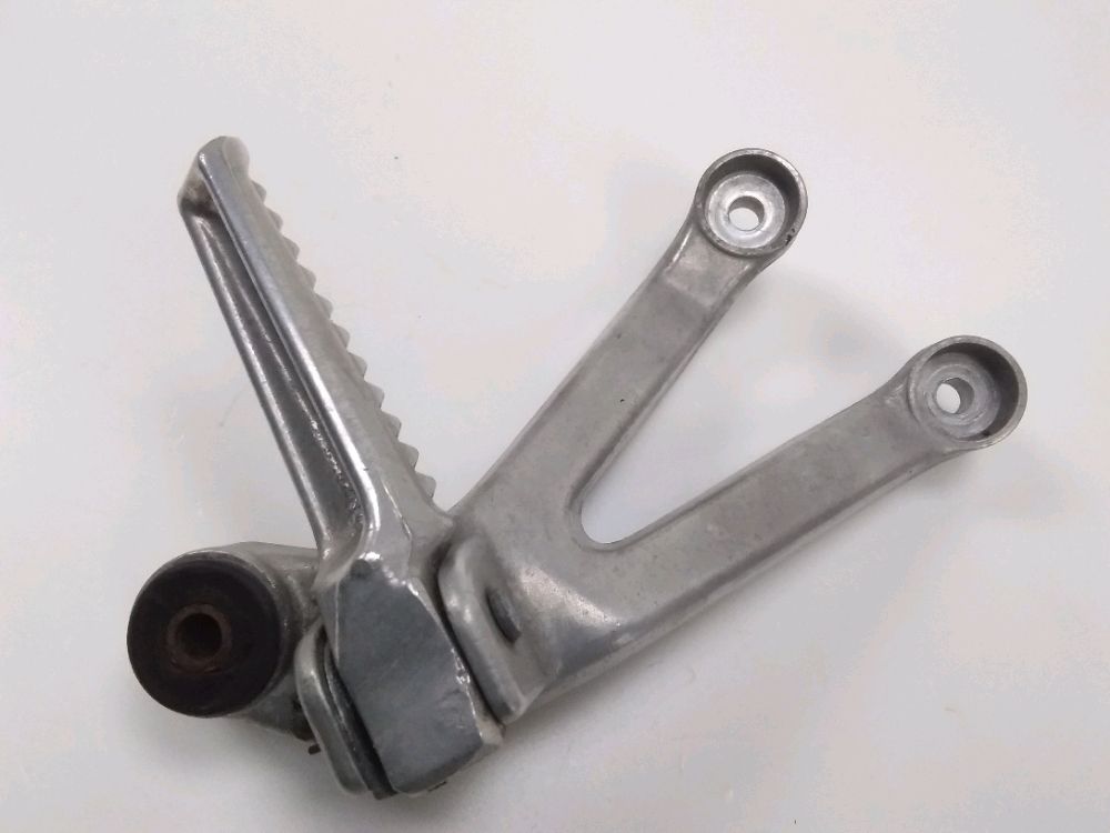 PLATINE ET REPOSE PIEDS ARRIERE DROIT