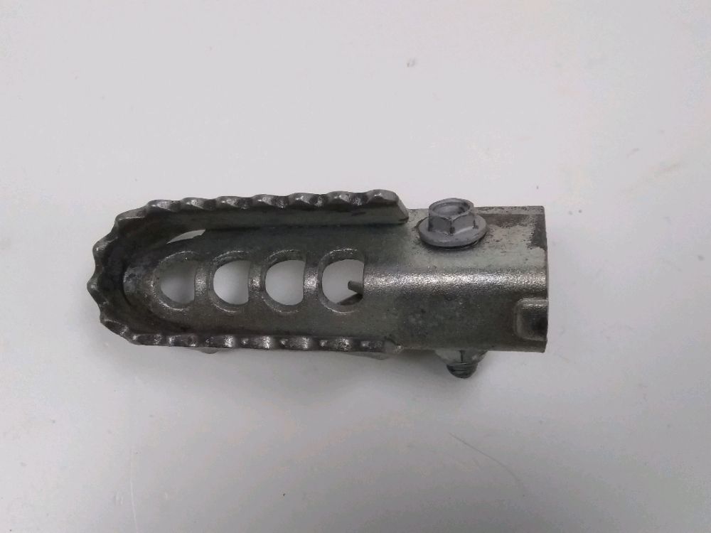 Repose pieds avant gauche