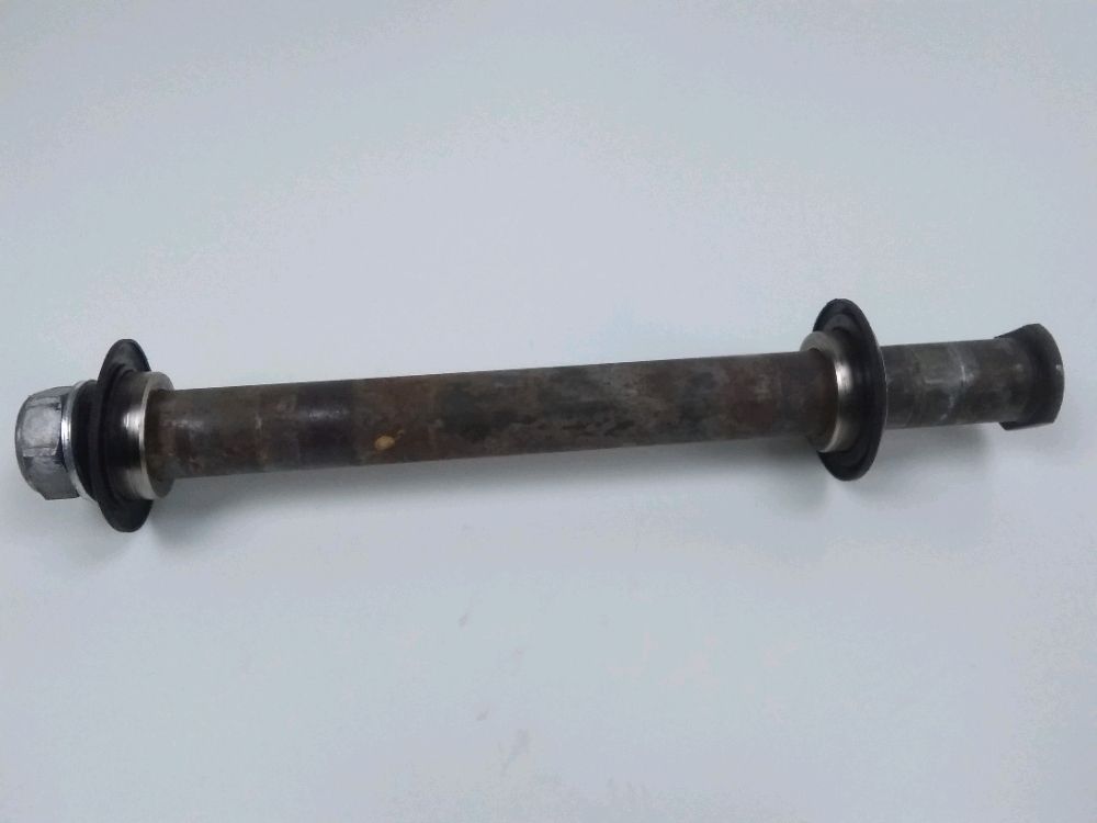 AXE DE ROUE ARRIERE