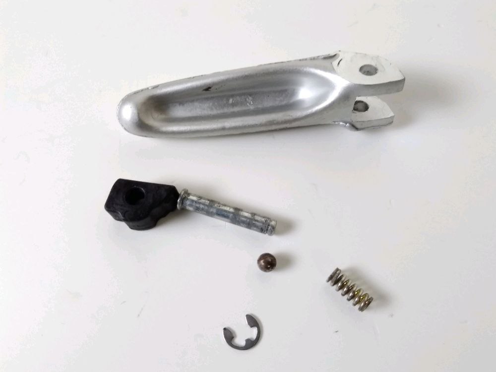 Repose pieds arriere gauche