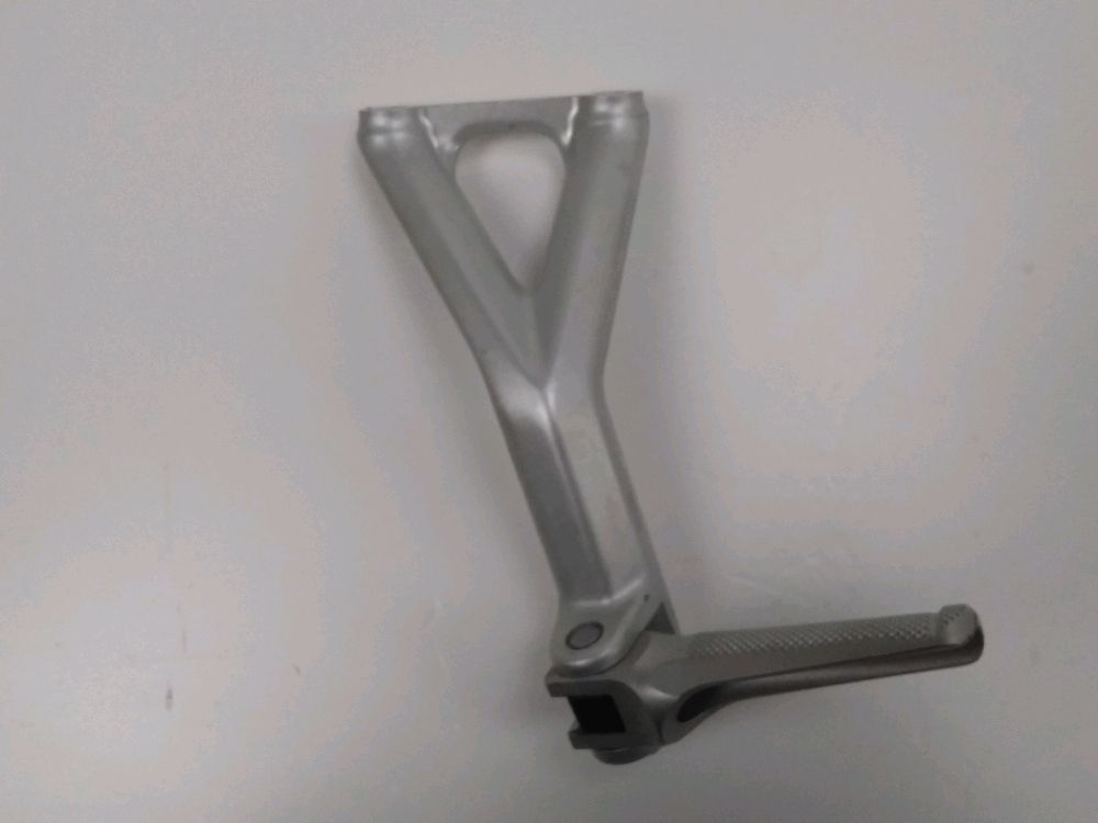 Platine et repose pieds arriere gauche