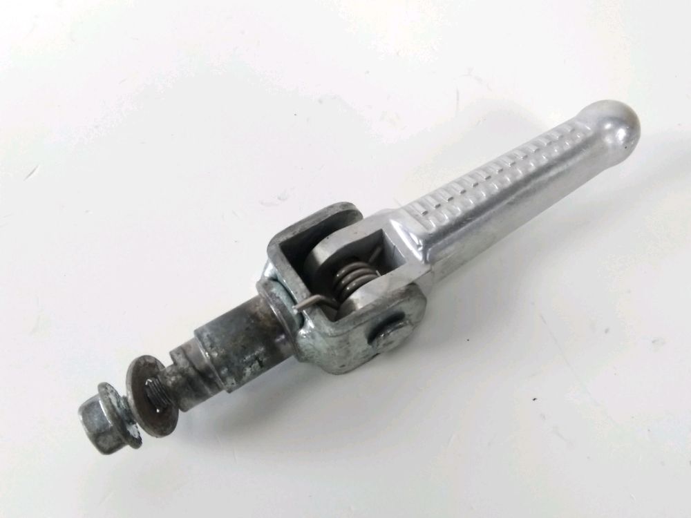 Repose pieds avant gauche