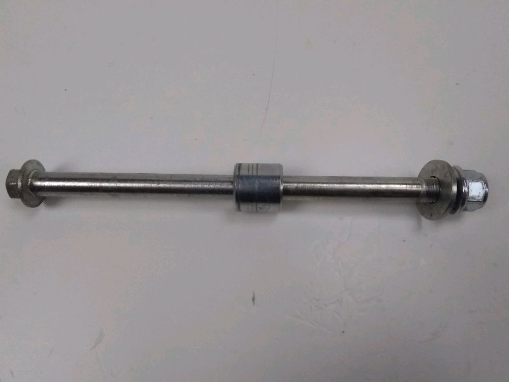 AXE DE ROUE AVANT