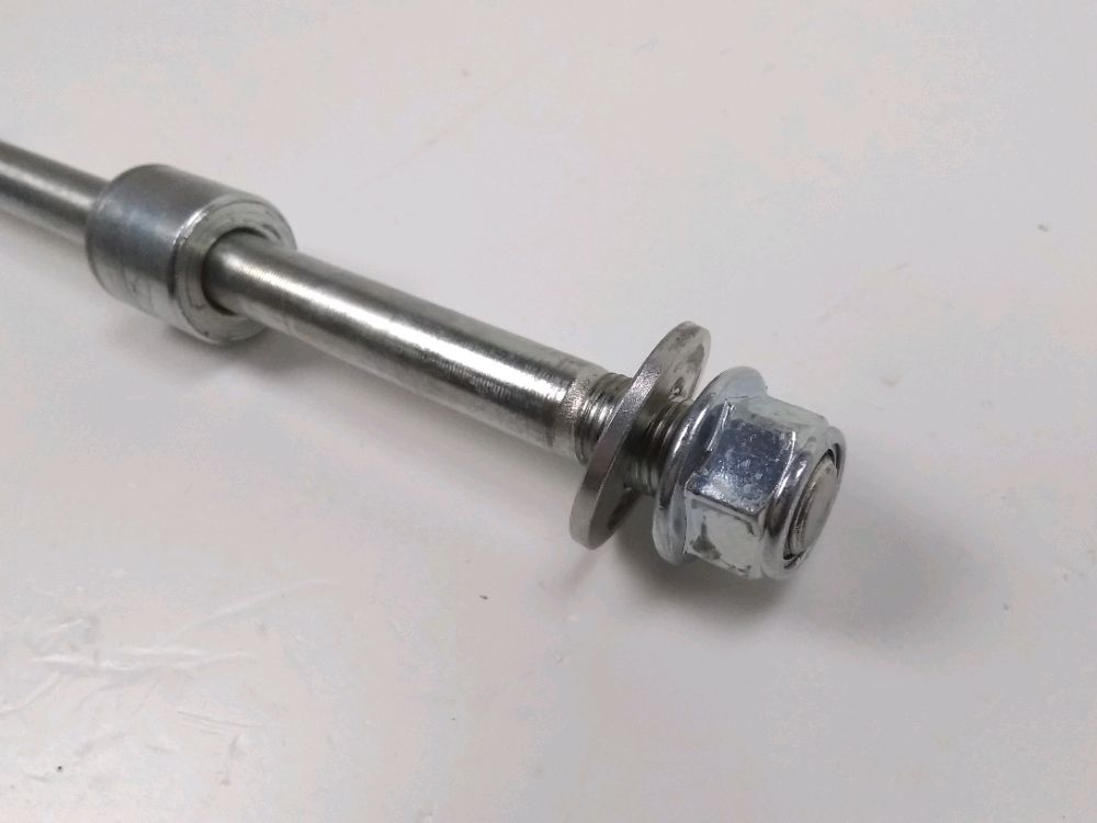 AXE DE ROUE AVANT