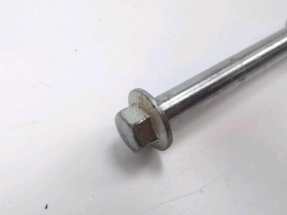 AXE DE ROUE AVANT