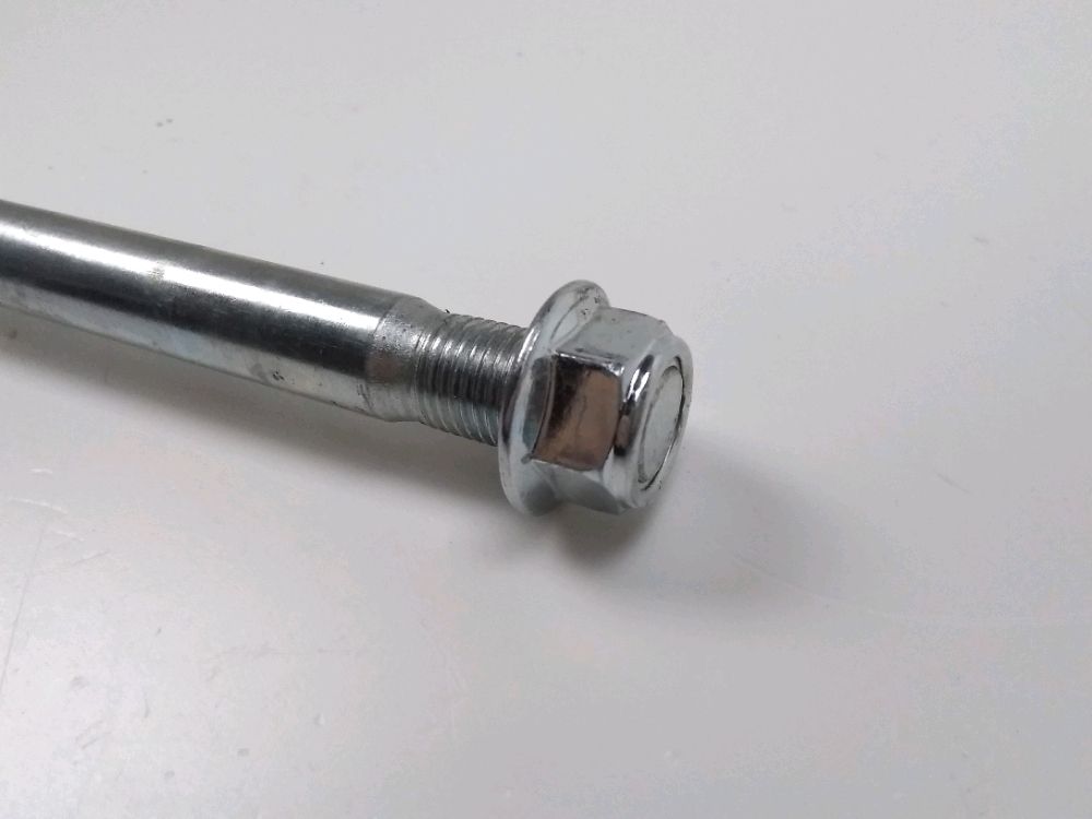 AXE DE ROUE ARRIERE
