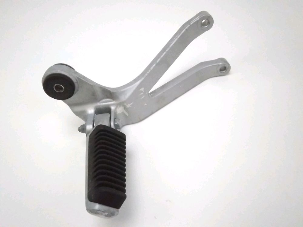 PLATINE ET REPOSE PIEDS ARRIERE DROIT