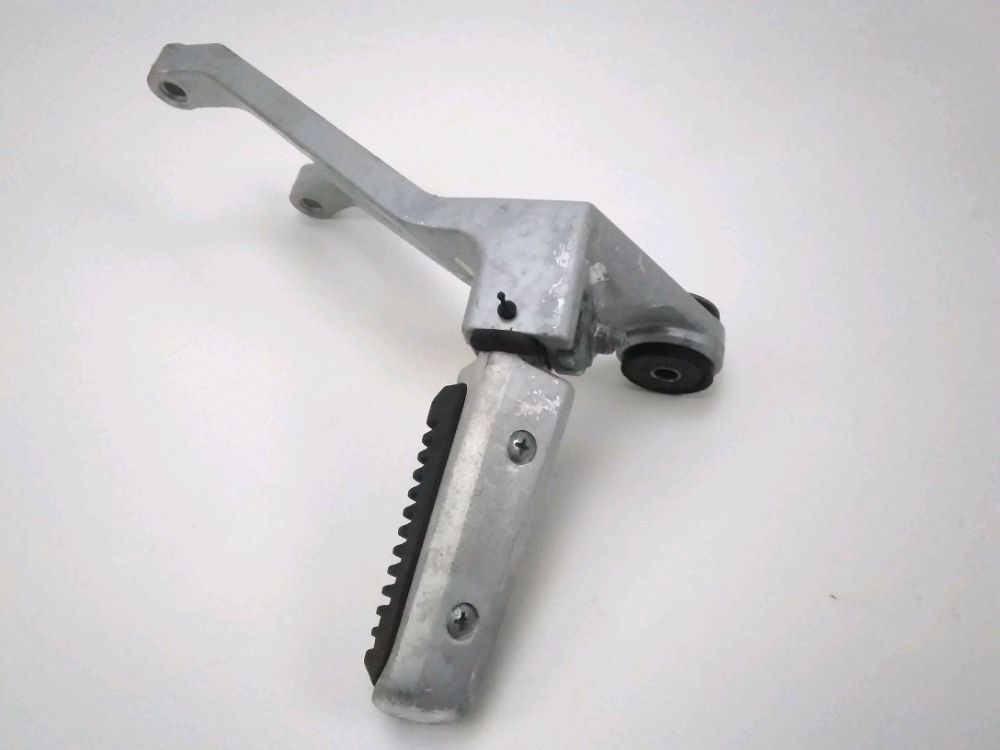 PLATINE ET REPOSE PIEDS ARRIERE DROIT