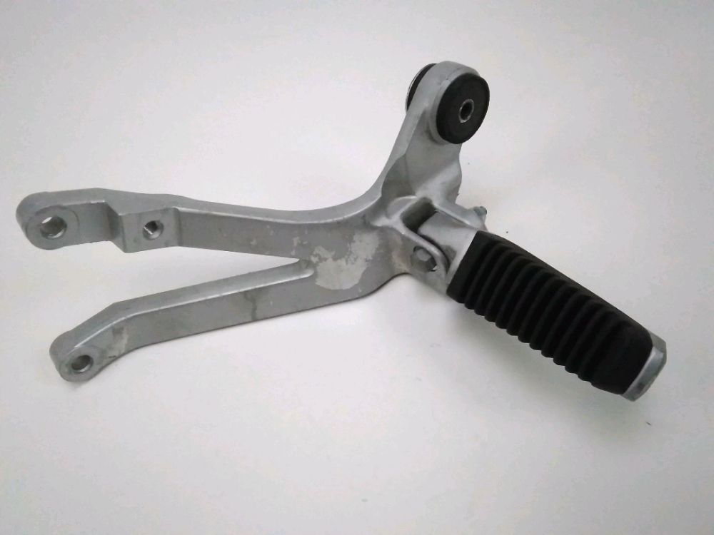 PLATINE ET REPOSE PIEDS ARRIERE GAUCHE