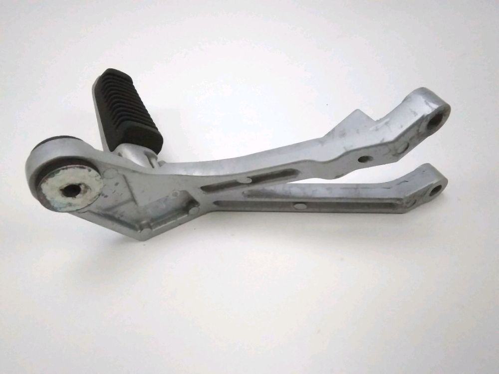 PLATINE ET REPOSE PIEDS ARRIERE GAUCHE