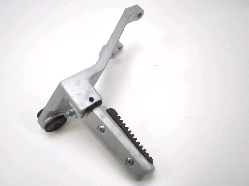 PLATINE ET REPOSE PIEDS ARRIERE GAUCHE