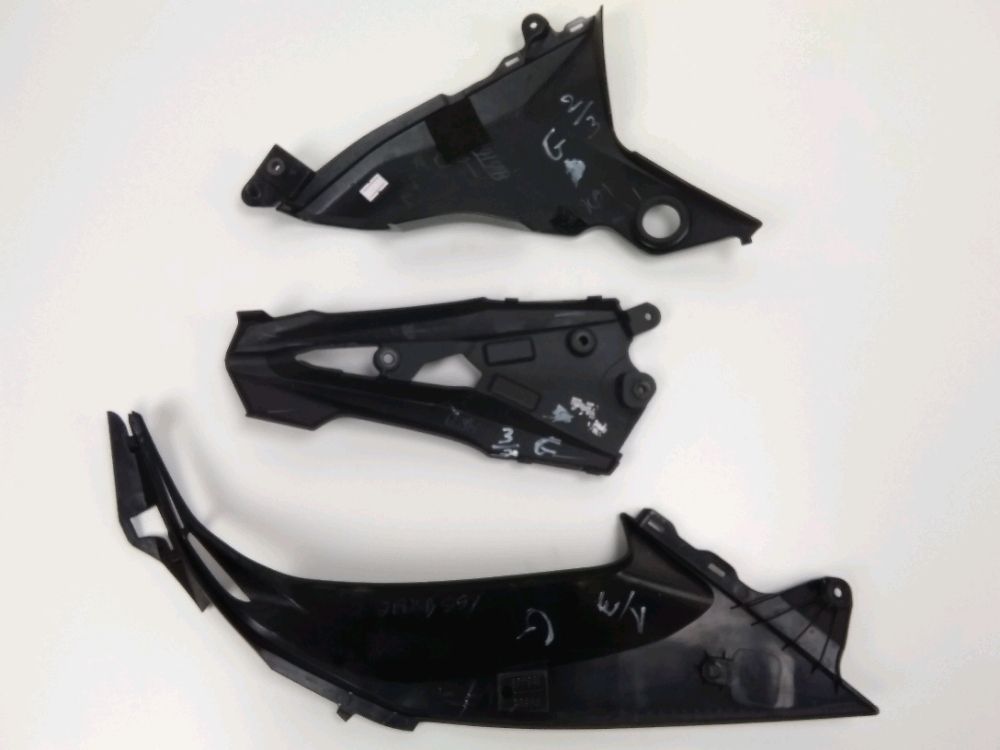 CACHE LATERAL GAUCHE