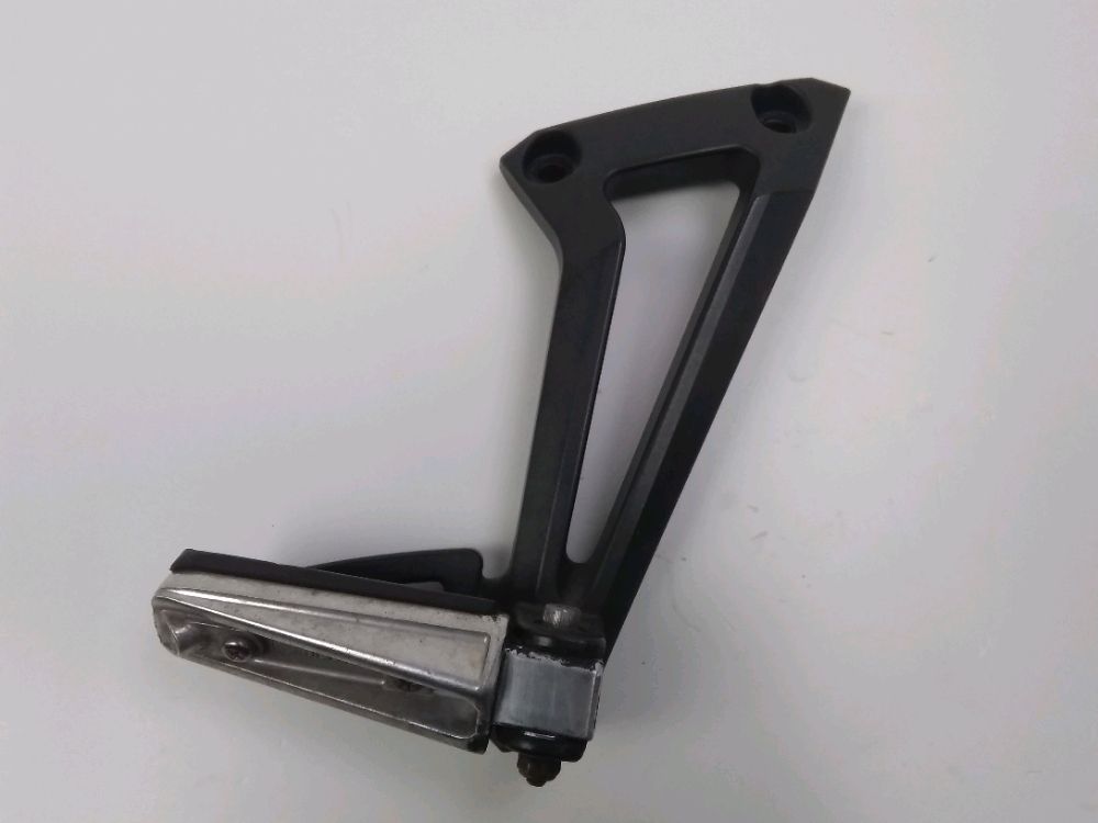 PLATINE ET REPOSE PIEDS ARRIERE DROIT