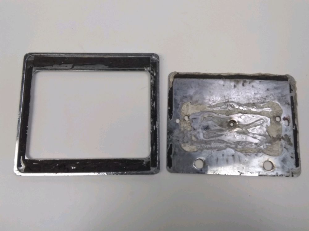 SUPPORT DE PLAQUE ET ECLAIRAGE
