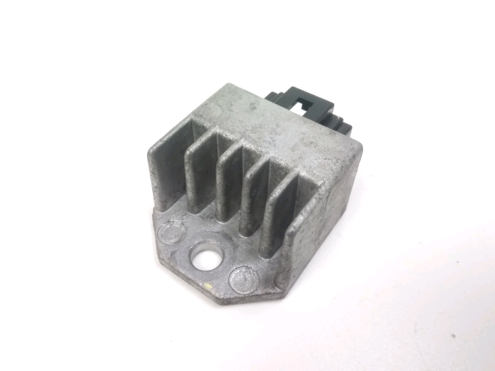 REGULATEUR DE TENSION
