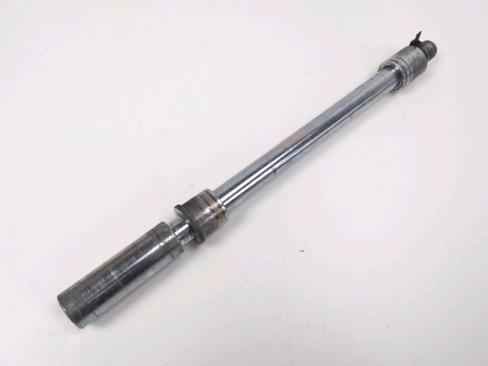 Axe de roue avant