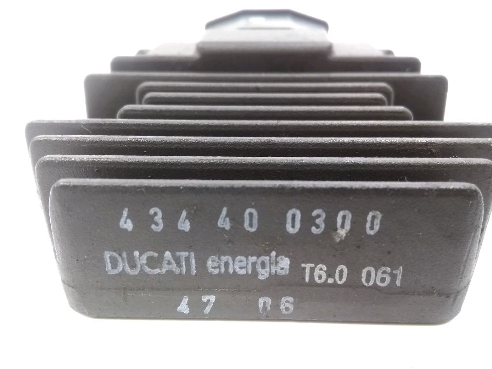 REGULATEUR DE TENSION
