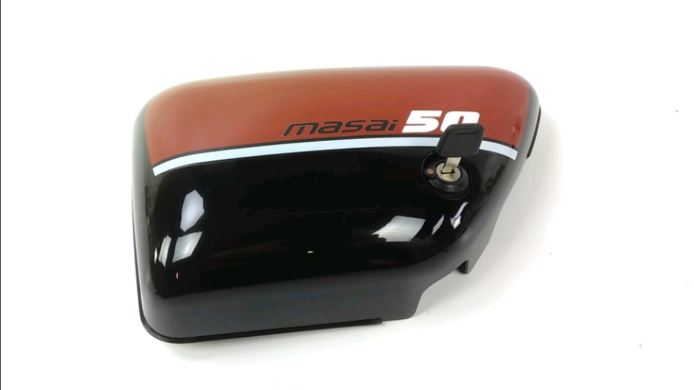 Cache lateral gauche