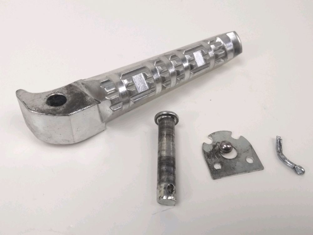 Repose pieds arriere droit