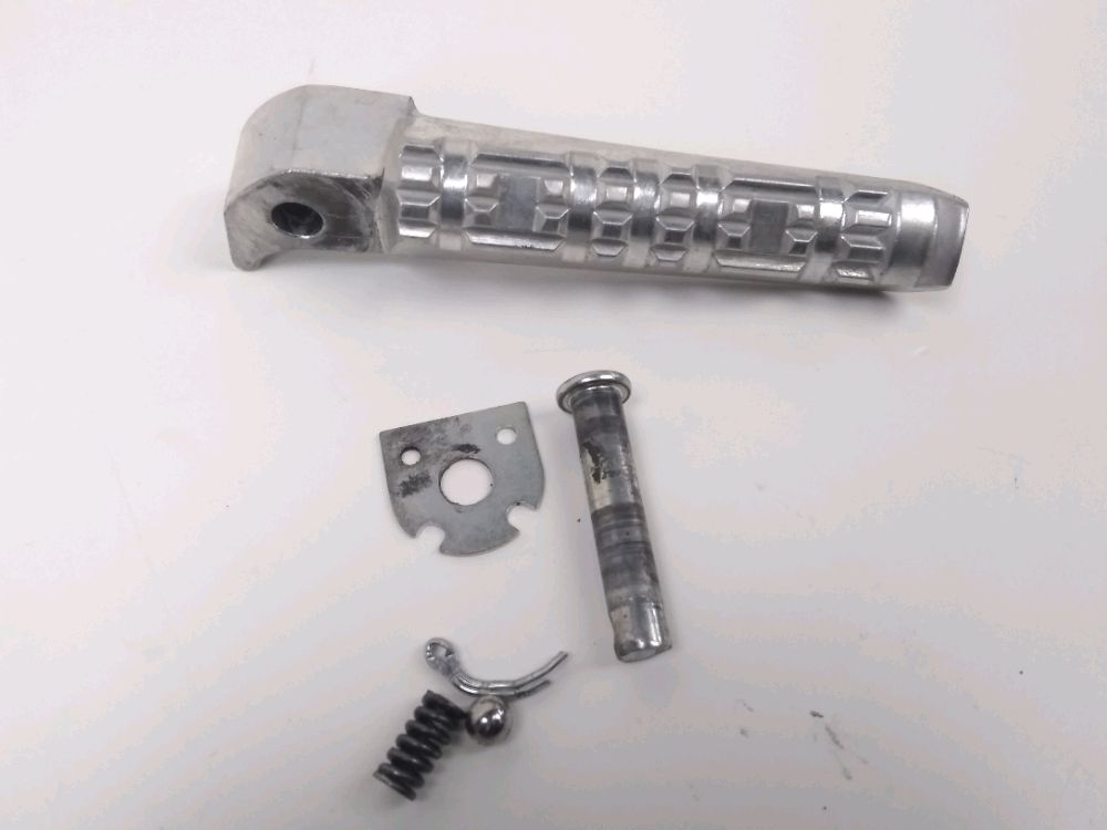 Repose pieds arriere gauche