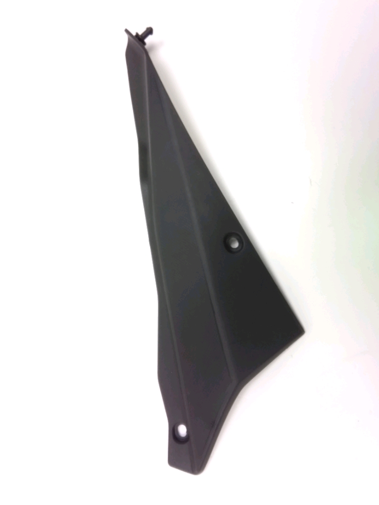 CACHE LATERAL GAUCHE