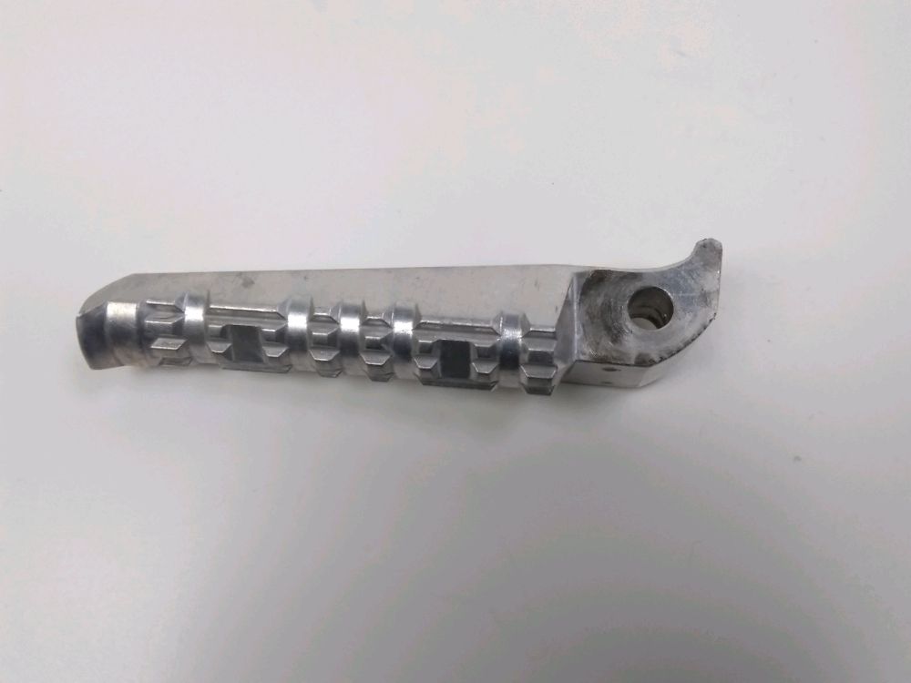 Repose pieds arriere gauche