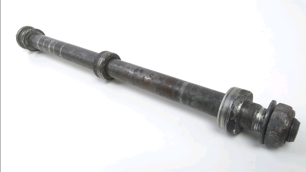 Axe de roue arriere