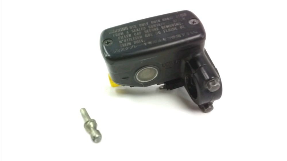 MAITRE CYLINDRE FREIN AV COMPLET