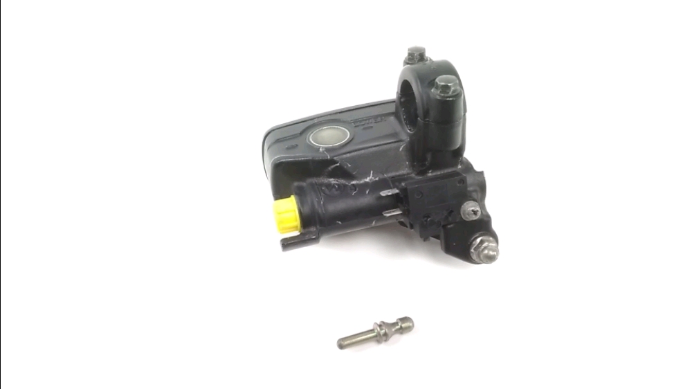 MAITRE CYLINDRE FREIN AV COMPLET