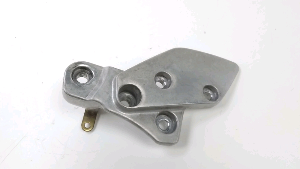 PLATINE AVANT DROITE