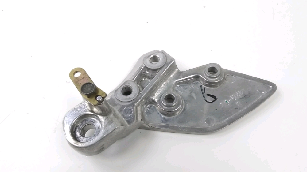 PLATINE AVANT DROITE