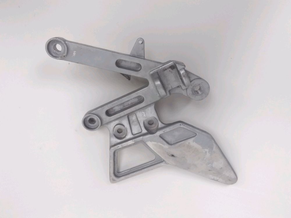 PLATINE AVANT DROITE