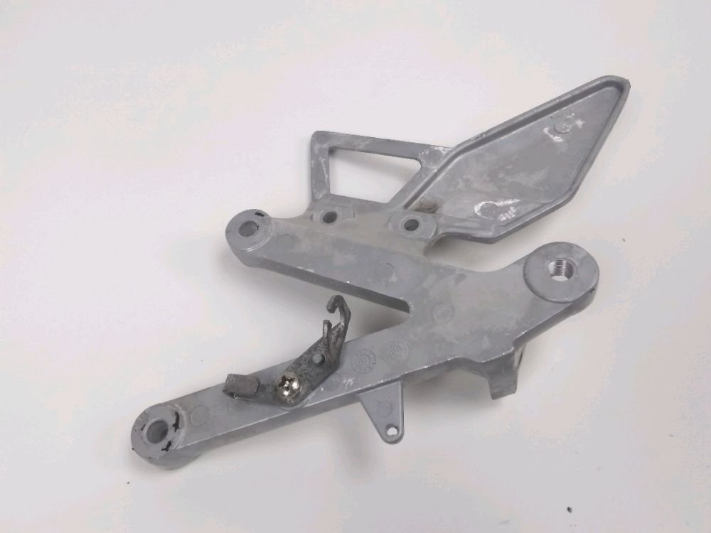 PLATINE AVANT DROITE