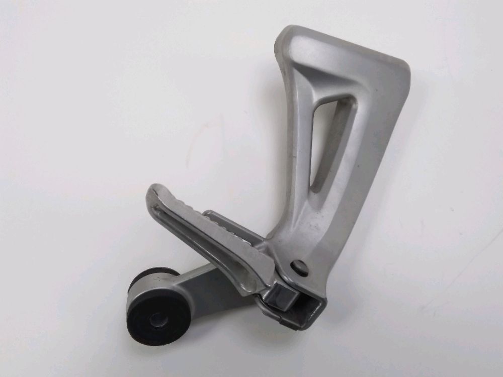 PLATINE ET REPOSE PIEDS ARRIERE DROIT