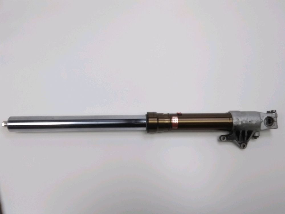 Tube de fourche gauche