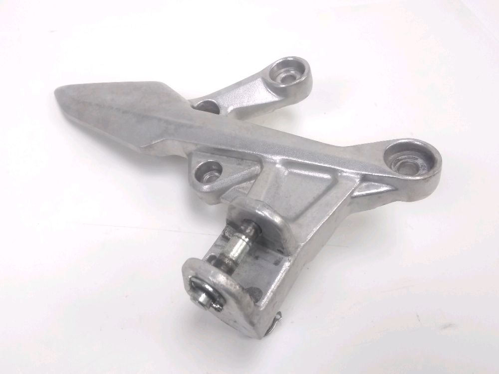 PLATINE AVANT DROITE