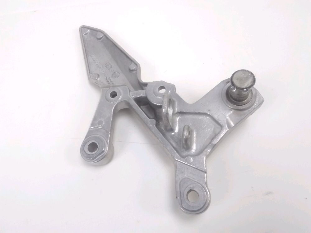 PLATINE AVANT DROITE