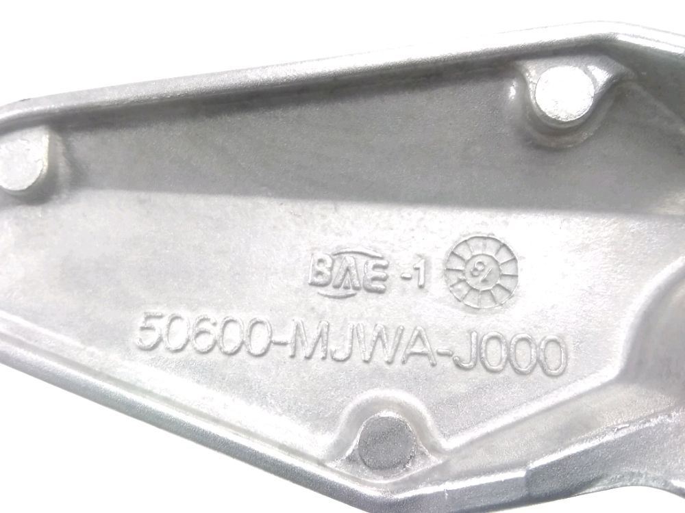 PLATINE AVANT DROITE