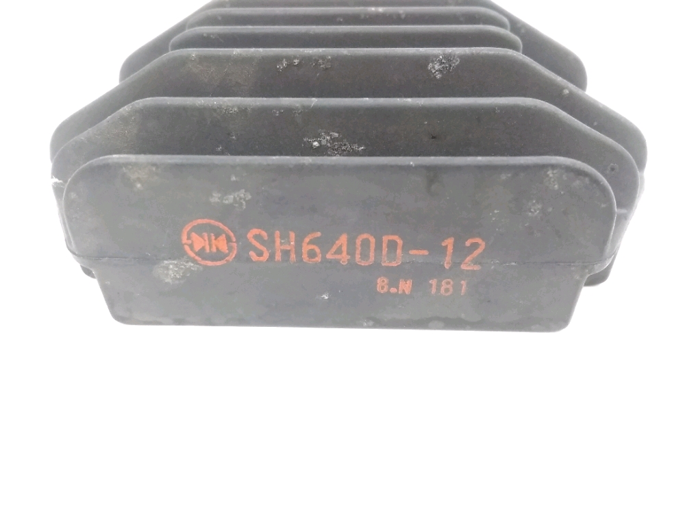 REGULATEUR DE TENSION