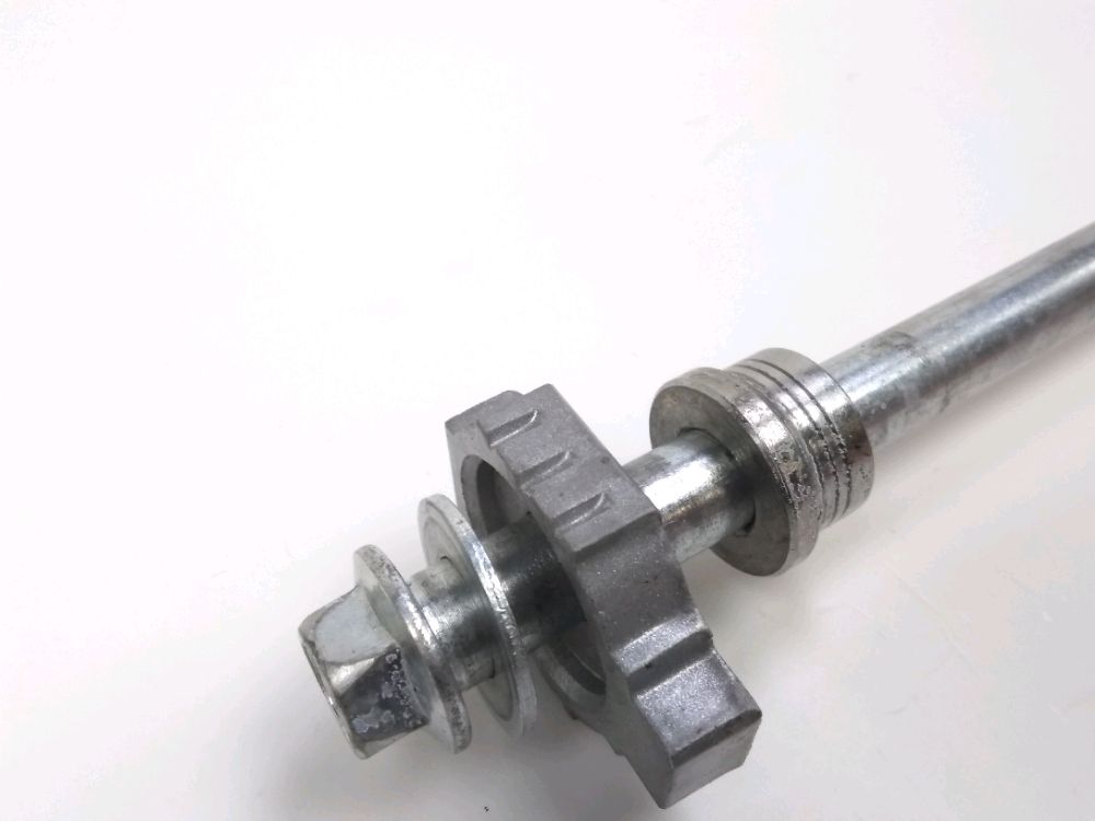 AXE DE ROUE ARRIERE