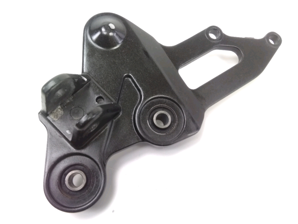 PLATINE AVANT DROITE