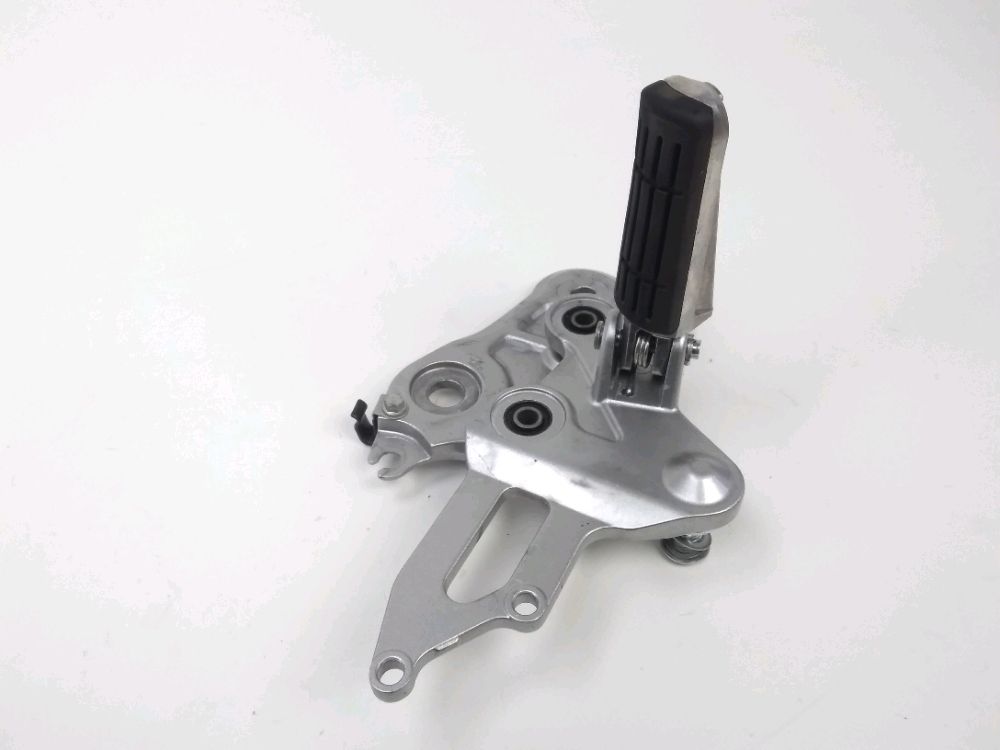 PLATINE AVANT DROITE