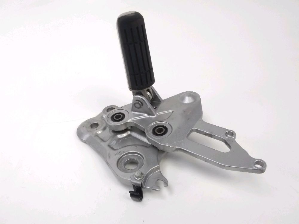 PLATINE AVANT DROITE