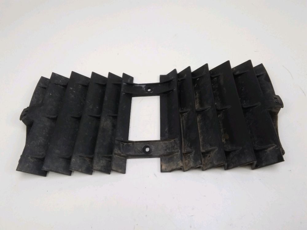 GRILLE DE RADIATEUR