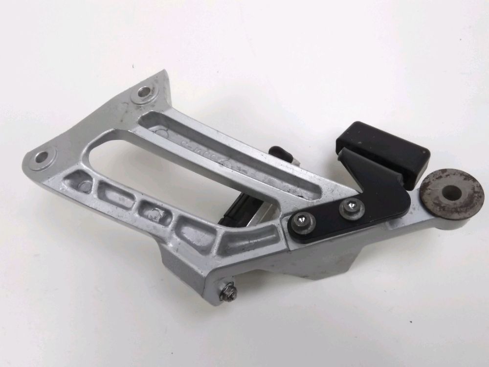 PLATINE ET REPOSE PIEDS ARRIERE DROIT